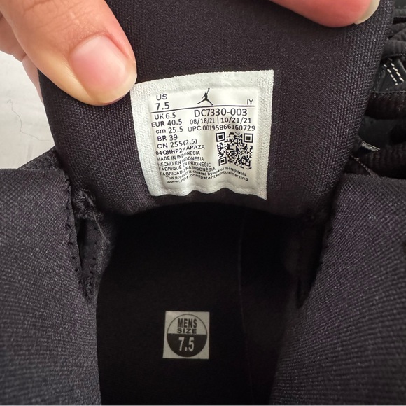 Air Jordan (size 7.5) unisex men’s 6-17-23 Black/University Red Noir/rouge shoes - Picture 8 of 9